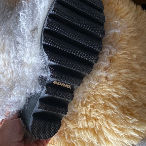 Sorel Mongolian fur - Picture 2 of 11